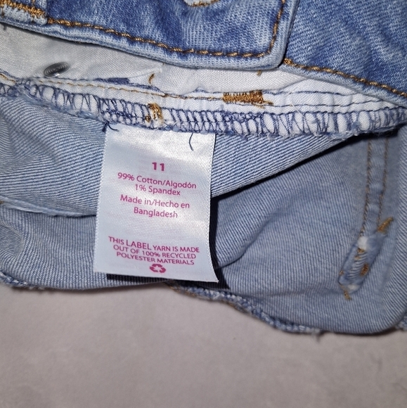 No boundaries distressed raw hem jean shorts size 11 - Picture 5 of 5